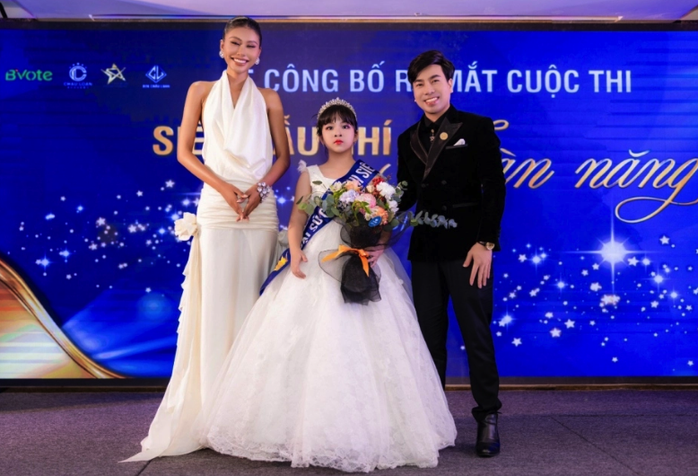 Thạch Thu Thảo, Thanh Trúc ngồi "ghế nóng" tìm kiếm mẫu nhí- Ảnh 2. Thạch Thu Thảo, Thanh Trúc ngồi "ghế nóng" tìm kiếm mẫu nhí- Ảnh 2.