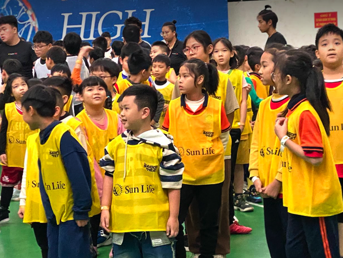 Học sinh Hà Nội hào hứng chơi bóng rổ với các cầu thủ Saigon Heat- Ảnh 2. Học sinh Hà Nội hào hứng chơi bóng rổ với các cầu thủ Saigon Heat- Ảnh 2.
