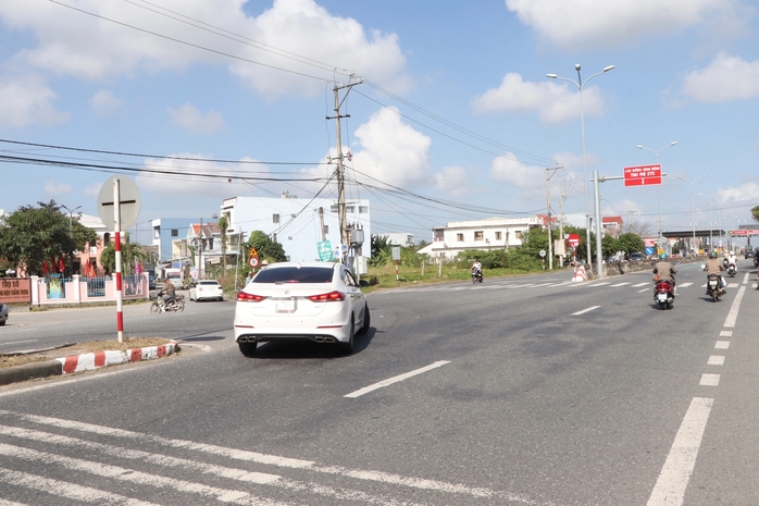Nhà đầu tư "nóng mặt" vì xe né trạm: Xem xét đóng dải phân cách- Ảnh 4. Nhà đầu tư "nóng mặt" vì xe né trạm: Xem xét đóng dải phân cách- Ảnh 4.