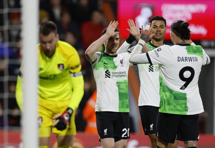 Đè bẹp Bournemouth 4 bàn, Liverpool vững ngôi đầu Ngoại hạng Anh- Ảnh 5. Đè bẹp Bournemouth 4 bàn, Liverpool vững ngôi đầu Ngoại hạng Anh- Ảnh 5.