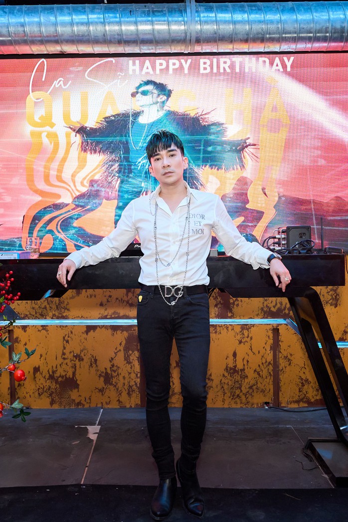 Quang Hà nói gì về anh quản lý 20 năm
- Ảnh 4. Quang Hà nói gì về anh quản lý 20 năm
- Ảnh 4.