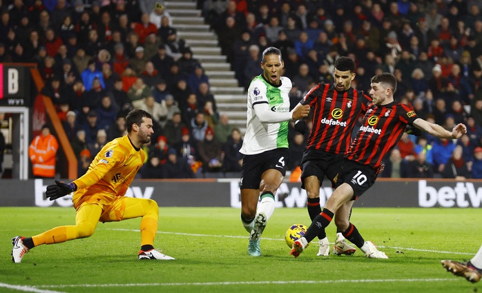 Đè bẹp Bournemouth 4 bàn, Liverpool vững ngôi đầu Ngoại hạng Anh- Ảnh 2. Đè bẹp Bournemouth 4 bàn, Liverpool vững ngôi đầu Ngoại hạng Anh- Ảnh 2.