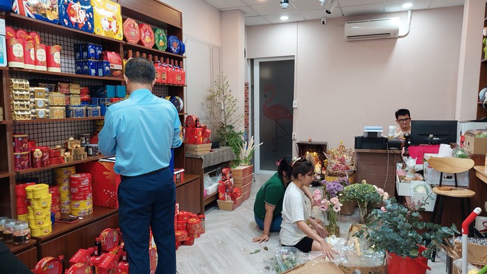 Bắt giữ hàng trăm kg mứt gừng dẻo không nguồn gốc- Ảnh 2. Bắt giữ hàng trăm kg mứt gừng dẻo không nguồn gốc- Ảnh 2.