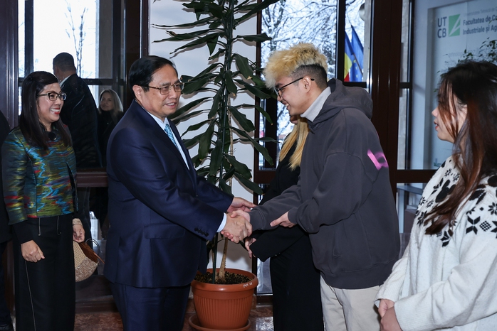 Thủ tướng Phạm Minh Chính thăm trường cũ tại Romania- Ảnh 4. Thủ tướng Phạm Minh Chính thăm trường cũ tại Romania- Ảnh 4.