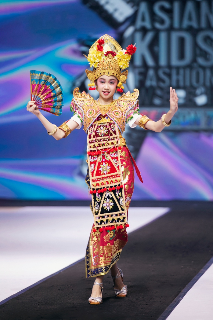 Ấn tượng trang phục dân tộc
- Ảnh 4. Ấn tượng trang phục dân tộc
- Ảnh 4.