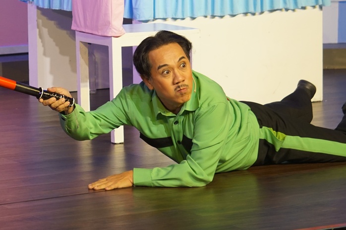 Cười nghiêng ngã với NSƯT Thành Lộc trong vở "Nội tình của ngoại tình"- Ảnh 1. Cười nghiêng ngã với NSƯT Thành Lộc trong vở "Nội tình của ngoại tình"- Ảnh 1.