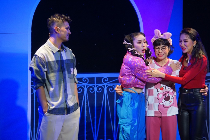 Cười nghiêng ngã với NSƯT Thành Lộc trong vở "Nội tình của ngoại tình"- Ảnh 4. Cười nghiêng ngã với NSƯT Thành Lộc trong vở "Nội tình của ngoại tình"- Ảnh 4.