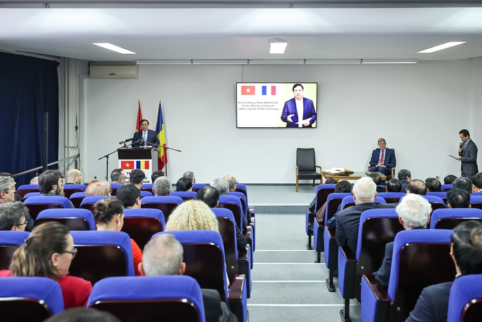 Thủ tướng Phạm Minh Chính thăm trường cũ tại Romania- Ảnh 9. Thủ tướng Phạm Minh Chính thăm trường cũ tại Romania- Ảnh 9.