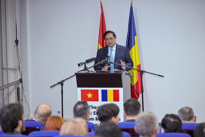 Thủ tướng Phạm Minh Chính thăm trường cũ tại Romania- Ảnh 8. Thủ tướng Phạm Minh Chính thăm trường cũ tại Romania- Ảnh 8.