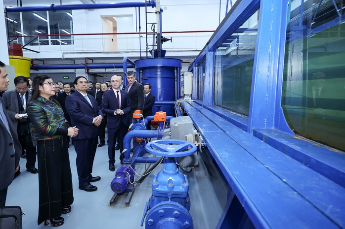 Thủ tướng Phạm Minh Chính thăm trường cũ tại Romania- Ảnh 5. Thủ tướng Phạm Minh Chính thăm trường cũ tại Romania- Ảnh 5.