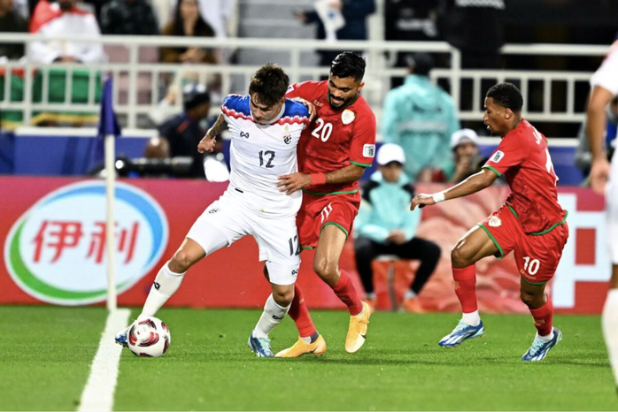 Cột mốc đáng nhớ của Theerathon khi Thái Lan tiến sát vòng 1/8 Asian Cup 2023- Ảnh 1. Cột mốc đáng nhớ của Theerathon khi Thái Lan tiến sát vòng 1/8 Asian Cup 2023- Ảnh 1.