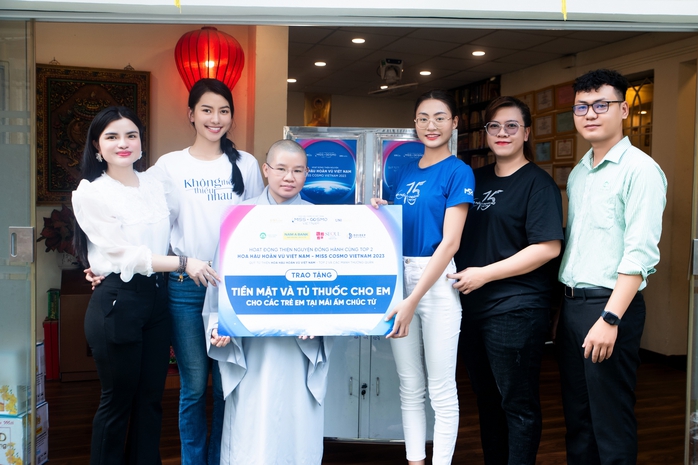 Hoa hậu Hoàn vũ Việt Nam 2023 trao “Tủ thuốc cho em”
- Ảnh 3. Hoa hậu Hoàn vũ Việt Nam 2023 trao “Tủ thuốc cho em”
- Ảnh 3.
