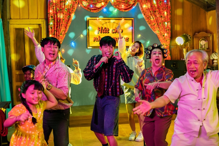 "Voi Bản Đôn" Anh Tú hát "Caraoke" cực lầy lội và hài hước- Ảnh 1. "Voi Bản Đôn" Anh Tú hát "Caraoke" cực lầy lội và hài hước- Ảnh 1.