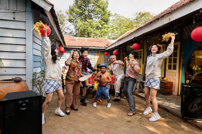 "Voi Bản Đôn" Anh Tú hát "Caraoke" cực lầy lội và hài hước- Ảnh 2. "Voi Bản Đôn" Anh Tú hát "Caraoke" cực lầy lội và hài hước- Ảnh 2.