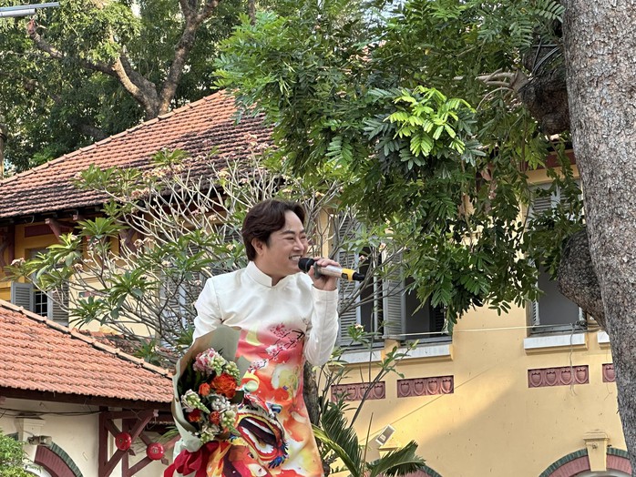 Sau "Mai Vàng", NSƯT Võ Minh Lâm quấy động Sân khấu học đường Marie Curie- Ảnh 5. Sau "Mai Vàng", NSƯT Võ Minh Lâm quấy động Sân khấu học đường Marie Curie- Ảnh 5.