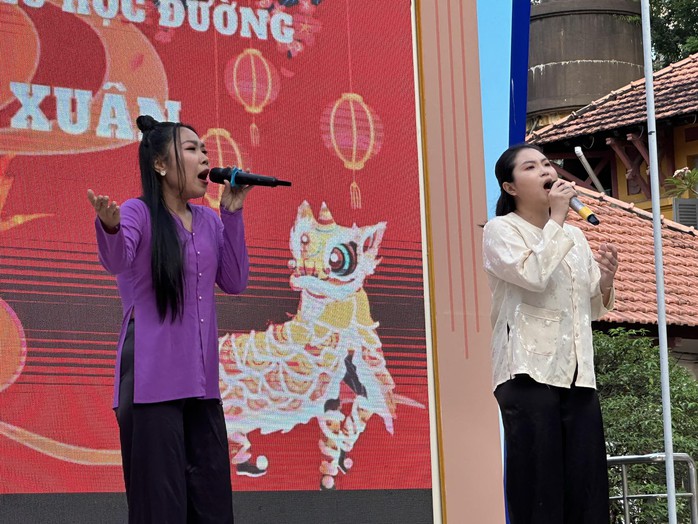 Sau "Mai Vàng", NSƯT Võ Minh Lâm quấy động Sân khấu học đường Marie Curie- Ảnh 4. Sau "Mai Vàng", NSƯT Võ Minh Lâm quấy động Sân khấu học đường Marie Curie- Ảnh 4.