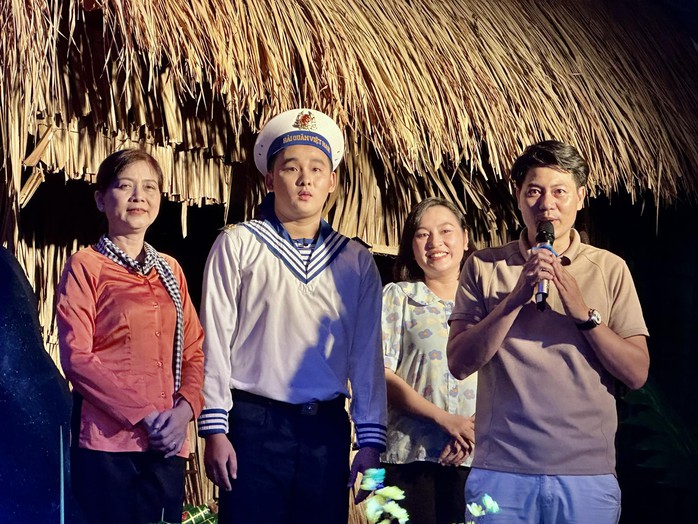 NSND Thanh Thúy xúc động với ca khúc trong vở rối nước "Trước ngọn sóng"- Ảnh 6. NSND Thanh Thúy xúc động với ca khúc trong vở rối nước "Trước ngọn sóng"- Ảnh 6.