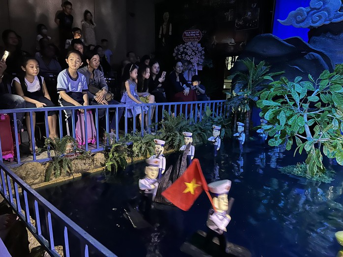 NSND Thanh Thúy xúc động với ca khúc trong vở rối nước "Trước ngọn sóng"- Ảnh 3. NSND Thanh Thúy xúc động với ca khúc trong vở rối nước "Trước ngọn sóng"- Ảnh 3.
