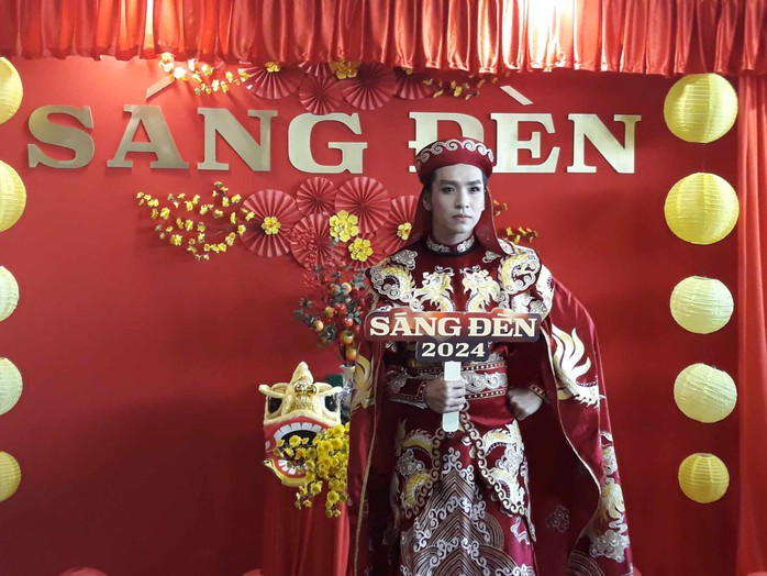 NSƯT Kim Tử Long: Thù lao thấp, diễn ít vẫn vui !- Ảnh 4. NSƯT Kim Tử Long: Thù lao thấp, diễn ít vẫn vui !- Ảnh 4.