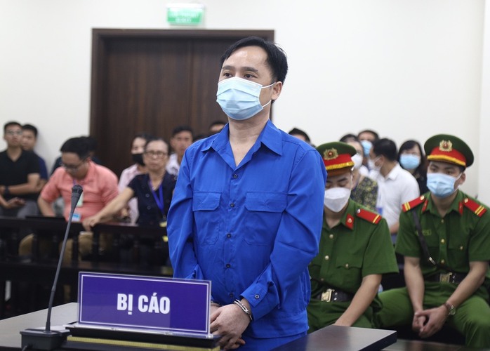 Xử phạt 12 tổ chức, cá nhân cho ông Đỗ Thành Nhân mượn tài khoản để thao túng chứng khoán- Ảnh 1. Xử phạt 12 tổ chức, cá nhân cho ông Đỗ Thành Nhân mượn tài khoản để thao túng chứng khoán- Ảnh 1.