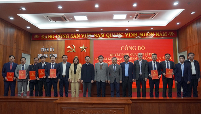 Công bố quyết định của Ban Bí thư về công tác cán bộ tại Quảng Bình- Ảnh 2. Công bố quyết định của Ban Bí thư về công tác cán bộ tại Quảng Bình- Ảnh 2.