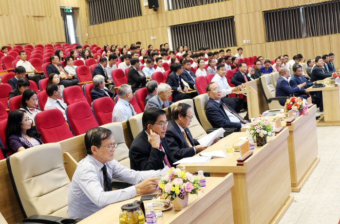 Trường ĐH Cửu Long cấp nhiều học bổng cho lưu học sinh Campuchia- Ảnh 1.