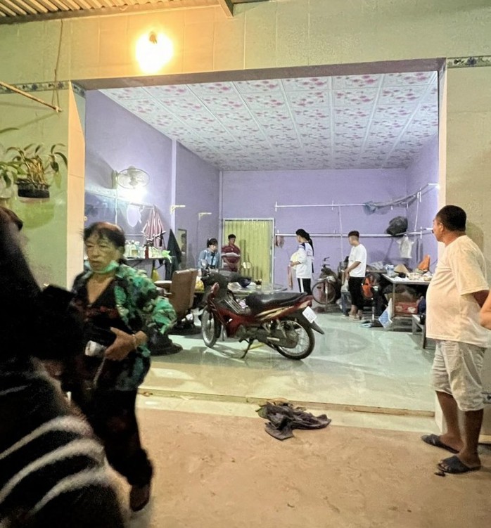 Chồng nguy kịch, vợ cũ tử vong trong căn nhà khóa cửa- Ảnh 1. Chồng nguy kịch, vợ cũ tử vong trong căn nhà khóa cửa- Ảnh 1.