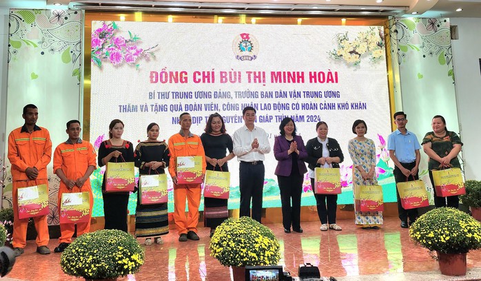 Đoàn công tác trung ương tặng quà cho đoàn viên - lao động tại Đắk Lắk- Ảnh 1.