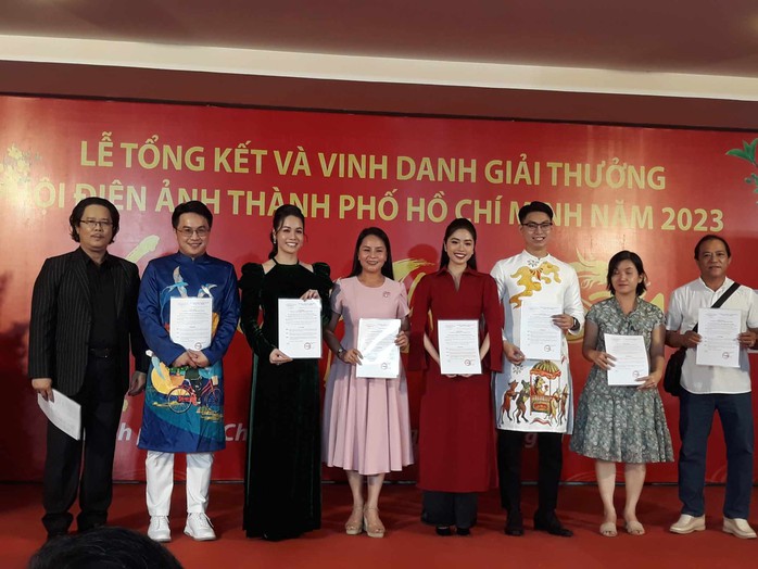 Đinh Y Nhung, Oanh Kiều được vinh danh- Ảnh 8. Đinh Y Nhung, Oanh Kiều được vinh danh- Ảnh 8.