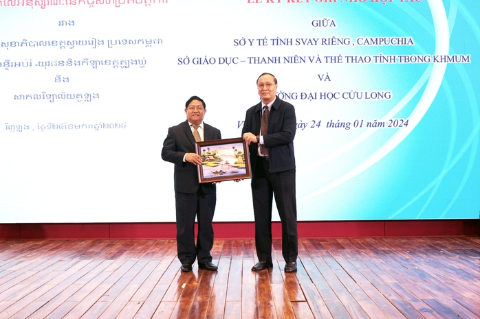 Trường ĐH Cửu Long cấp nhiều học bổng cho lưu học sinh Campuchia- Ảnh 6.