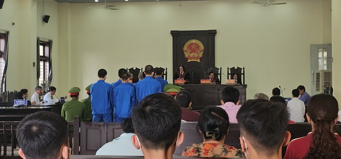 Phạt tù 9 thanh thiếu niên đánh chết nam sinh lớp 11- Ảnh 1. Phạt tù 9 thanh thiếu niên đánh chết nam sinh lớp 11- Ảnh 1.