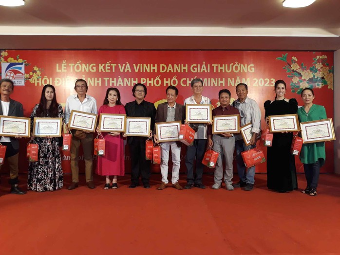 Đinh Y Nhung, Oanh Kiều được vinh danh- Ảnh 7. Đinh Y Nhung, Oanh Kiều được vinh danh- Ảnh 7.