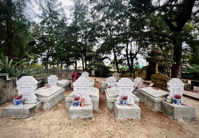 Có gì đặc biệt ở nghĩa địa cá Voi làng biển hơn 400 năm tuổi ở Quảng Bình- Ảnh 3. Có gì đặc biệt ở nghĩa địa cá Voi làng biển hơn 400 năm tuổi ở Quảng Bình- Ảnh 3.