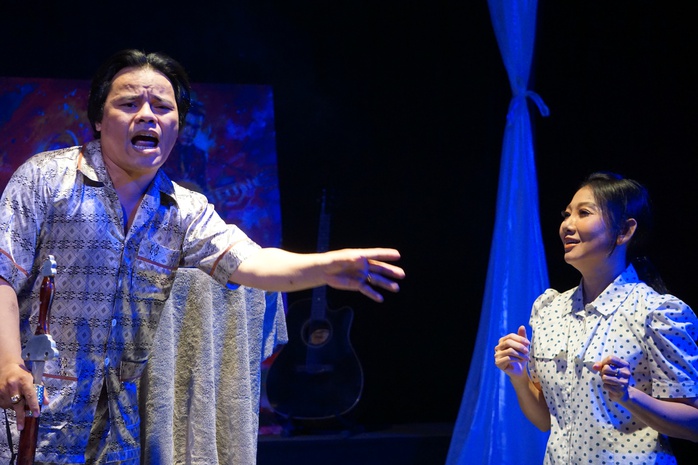 NSND Mỹ Uyên, đạo diễn Chánh Trực khóc cười với "Mặt đối mặt"- Ảnh 2. NSND Mỹ Uyên, đạo diễn Chánh Trực khóc cười với "Mặt đối mặt"- Ảnh 2.