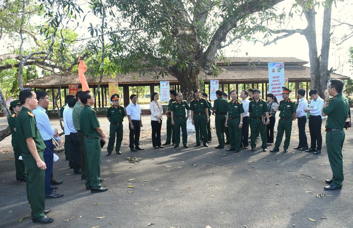 Báo Người Lao Động đồng hành cùng Chương trình "Xuân chiến sĩ" tại Bình Phước- Ảnh 3. Báo Người Lao Động đồng hành cùng Chương trình "Xuân chiến sĩ" tại Bình Phước- Ảnh 3.