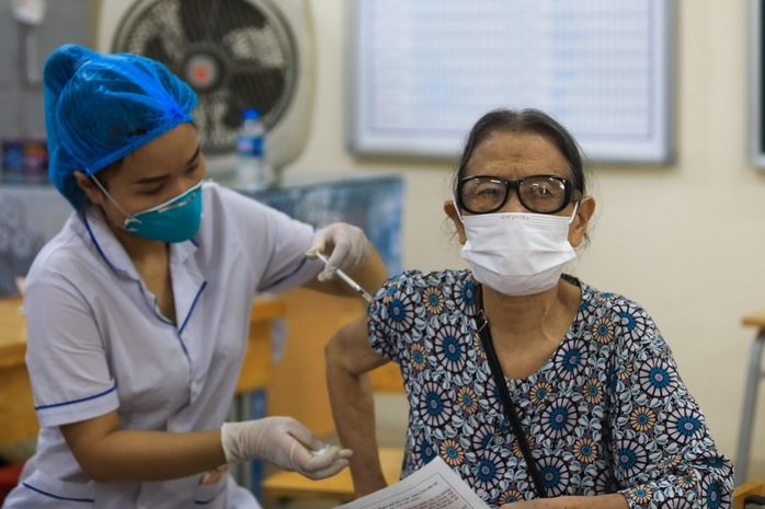 Ai cần tiêm nhắc lại vắc-xin COVID-19 khi TP HCM phát hiện biến thể mới?- Ảnh 1. Ai cần tiêm nhắc lại vắc-xin COVID-19 khi TP HCM phát hiện biến thể mới?- Ảnh 1.