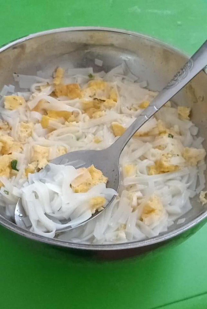 Bị ép nộp 50 triệu đồng vì "gửi ảnh bữa ăn thiếu chất của trẻ tự kỷ cho phụ huynh”?- Ảnh 1. Bị ép nộp 50 triệu đồng vì "gửi ảnh bữa ăn thiếu chất của trẻ tự kỷ cho phụ huynh”?- Ảnh 1.