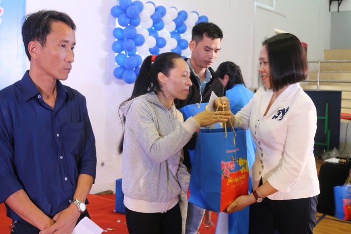 Ấm áp bữa tiệc tất niên cùng với đoàn viên, người lao động- Ảnh 1. Ấm áp bữa tiệc tất niên cùng với đoàn viên, người lao động- Ảnh 1.
