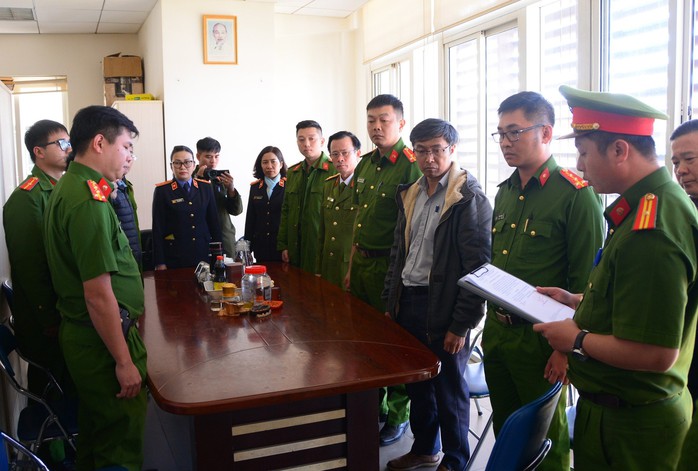 Công an bắt 3 cán bộ Sở Công thương Lâm Đồng- Ảnh 1. Công an bắt 3 cán bộ Sở Công thương Lâm Đồng- Ảnh 1.