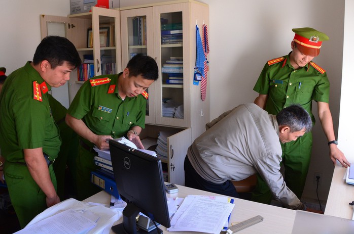 Công an bắt 3 cán bộ Sở Công thương Lâm Đồng- Ảnh 2. Công an bắt 3 cán bộ Sở Công thương Lâm Đồng- Ảnh 2.