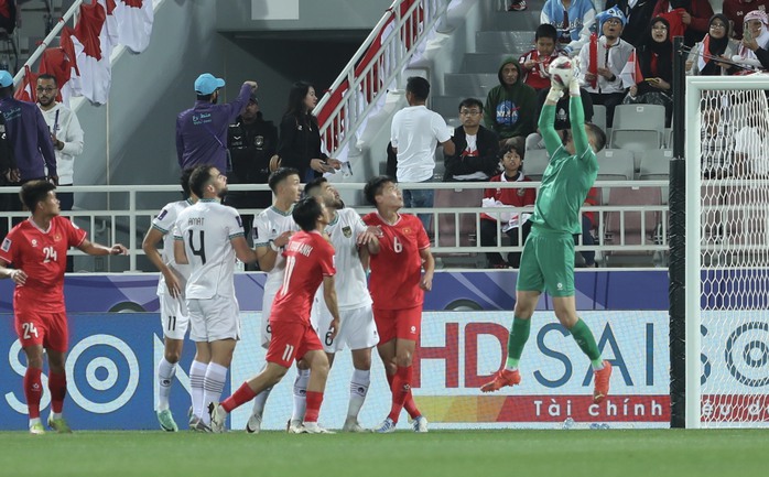 Nhìn lại bóng đá Việt Nam từ Asian Cup 2023: Đừng chỉ đổ cho HLV Troussier- Ảnh 2. Nhìn lại bóng đá Việt Nam từ Asian Cup 2023: Đừng chỉ đổ cho HLV Troussier- Ảnh 2.