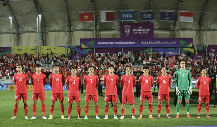 Nhìn lại bóng đá Việt Nam từ Asian Cup 2023: Đừng chỉ đổ cho HLV Troussier- Ảnh 1. Nhìn lại bóng đá Việt Nam từ Asian Cup 2023: Đừng chỉ đổ cho HLV Troussier- Ảnh 1.