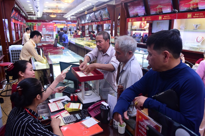 Mua - bán vàng cần đa dạng hình thức- Ảnh 1. Mua - bán vàng cần đa dạng hình thức- Ảnh 1.