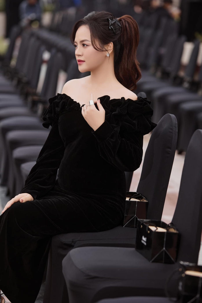 Showbiz Việt: Những mỹ nhân là mẹ đơn thân!- Ảnh 9. Showbiz Việt: Những mỹ nhân là mẹ đơn thân!- Ảnh 9.
