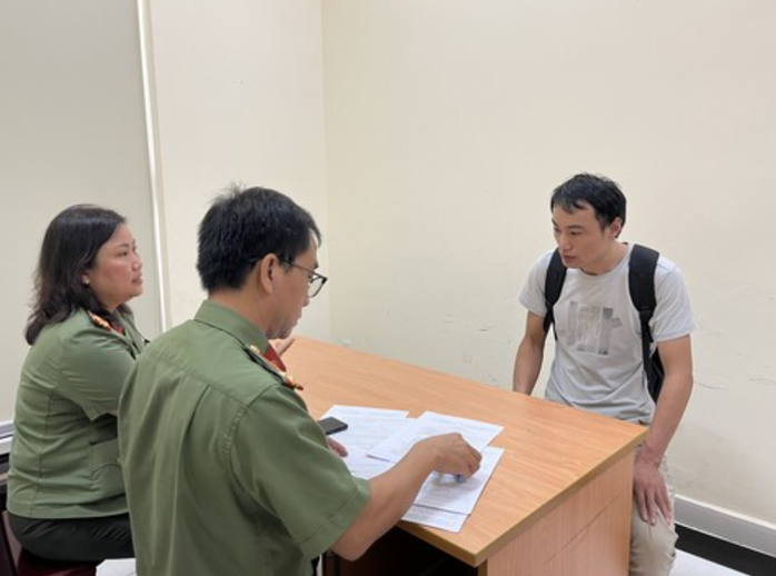 Công an TP HCM phát hiện đối tượng bị truy nã quốc tế thuê nhà ở quận Bình Tân - Ảnh 1. Công an TP HCM phát hiện đối tượng bị truy nã quốc tế thuê nhà ở quận Bình Tân - Ảnh 1.