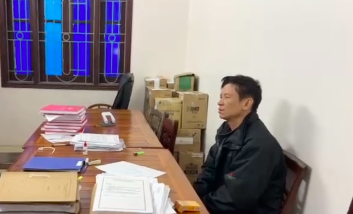 VIDEO: Tài xế bán tải "thông chốt" nồng độ cồn kéo lê xe CSGT dưới gầm nhiều km- Ảnh 1. VIDEO: Tài xế bán tải "thông chốt" nồng độ cồn kéo lê xe CSGT dưới gầm nhiều km- Ảnh 1.