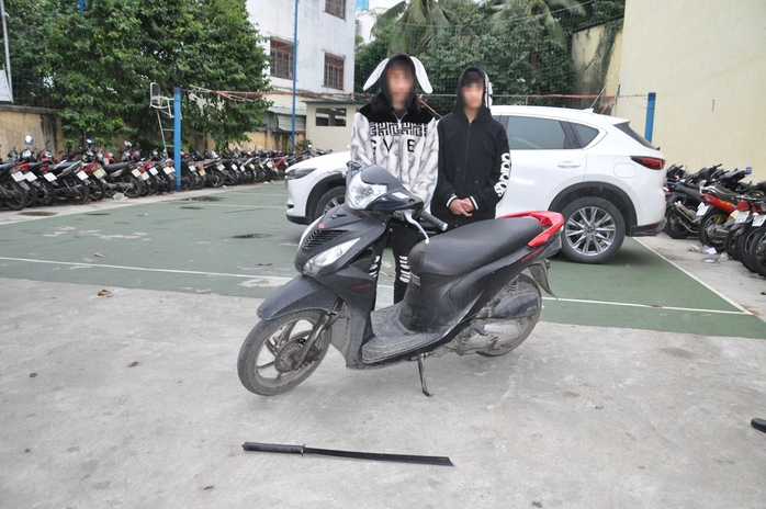 Hai thiếu niên gây ra hàng loạt vụ cướp táo tợn trong một đêm- Ảnh 2. Hai thiếu niên gây ra hàng loạt vụ cướp táo tợn trong một đêm- Ảnh 2.