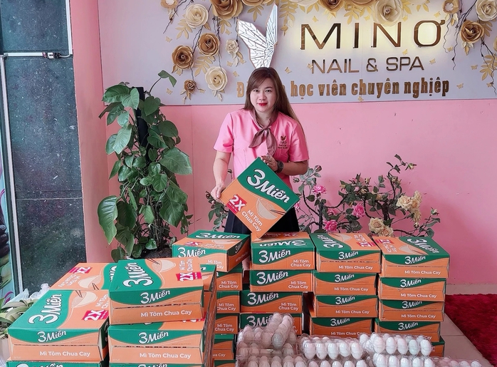 Bỏ tiền túi lo Tết cho công nhân khó khăn- Ảnh 1. Bỏ tiền túi lo Tết cho công nhân khó khăn- Ảnh 1.