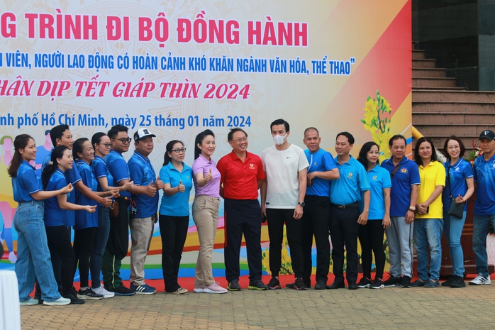Đi bộ đồng hành gây quỹ hỗ trợ đoàn viên, người lao động- Ảnh 9. Đi bộ đồng hành gây quỹ hỗ trợ đoàn viên, người lao động- Ảnh 9.
