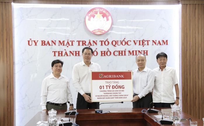 Agirbank ủng hộ Quỹ Vì người nghèo TP HCM 1 tỉ đồng- Ảnh 1. Agirbank ủng hộ Quỹ Vì người nghèo TP HCM 1 tỉ đồng- Ảnh 1.